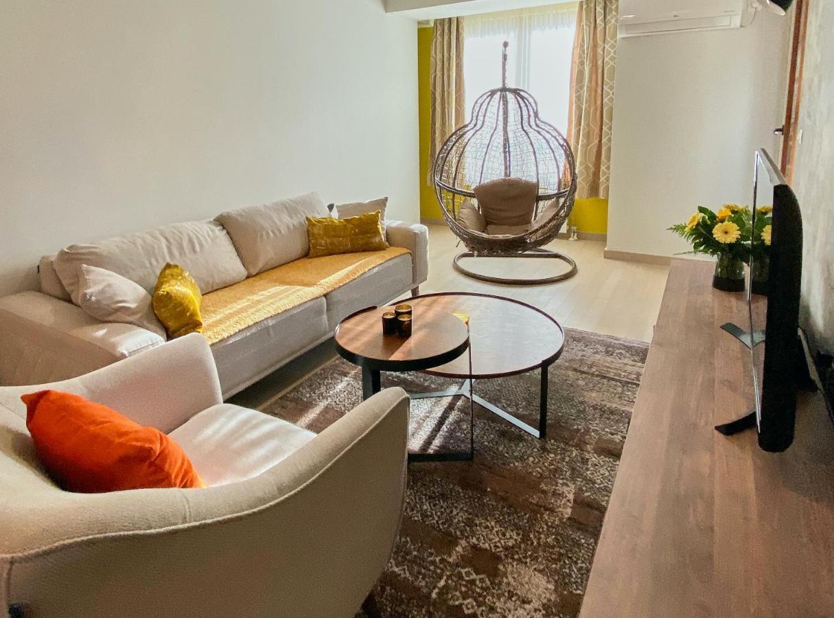 Stylish Apartment, Skopje Centre - Private Parking - Panoramic Views מראה חיצוני תמונה