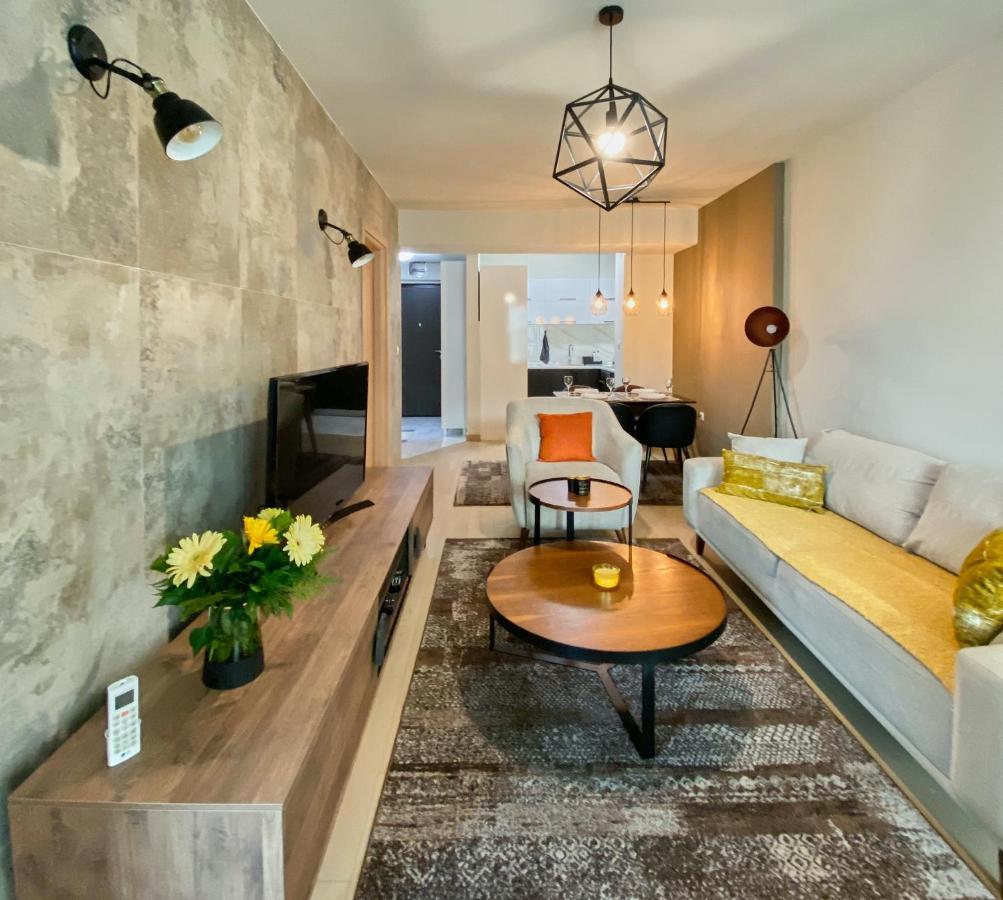 Stylish Apartment, Skopje Centre - Private Parking - Panoramic Views מראה חיצוני תמונה