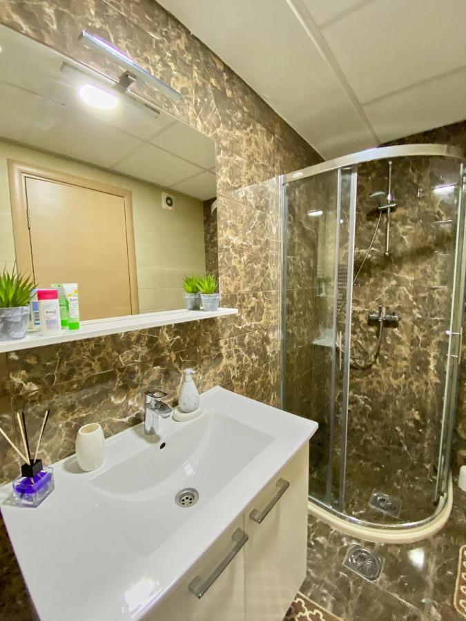 Stylish Apartment, Skopje Centre - Private Parking - Panoramic Views מראה חיצוני תמונה