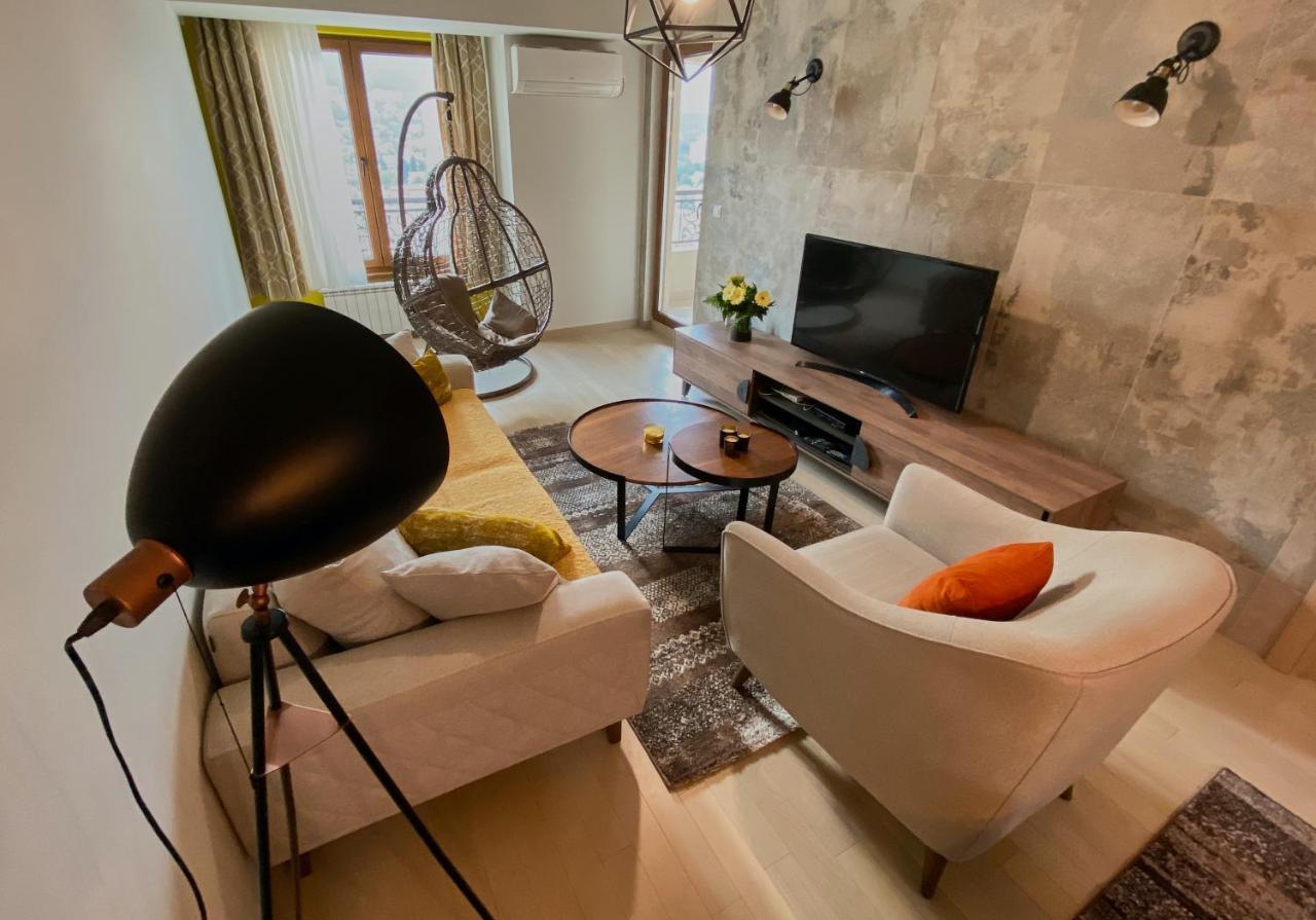 Stylish Apartment, Skopje Centre - Private Parking - Panoramic Views מראה חיצוני תמונה